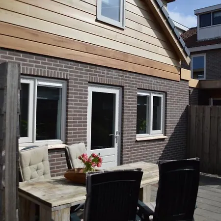 Holiday home Zomerhuis De Jong Egmond aan Zee